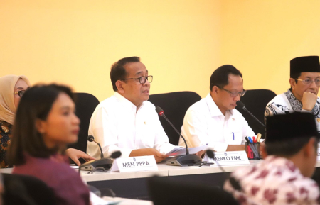 Menko PMK bersama sejumlah Menteri terkait dalam Rapat Koordinasi tentang persiapan mudik lebaran 2025/Foto: Kemenko PMK