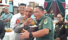 Bukti Sinergitas, Kapolda Jabar Hadiahi Tumpeng Di Momen Peringatan HUT Kodam III Siliwangi Ke-79