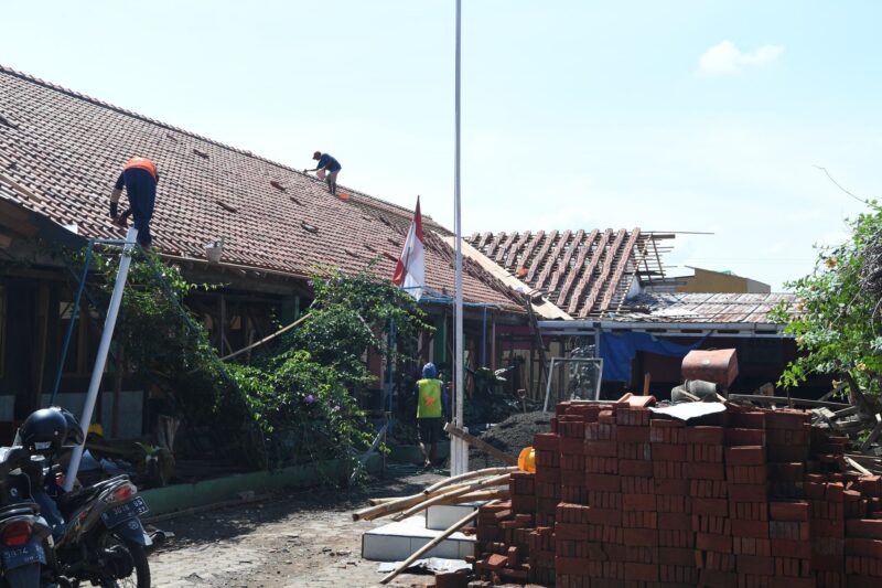 Revitalisasi Sekolah: Kolaborasi Pemerintah dan Masyarakat Berikan Lingkungan Belajar yang Ideal