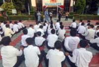 Pendidikan: Antara Pendekatan Ala Barak Militer dan 